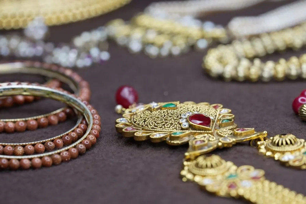 Bangles and jewellery sets